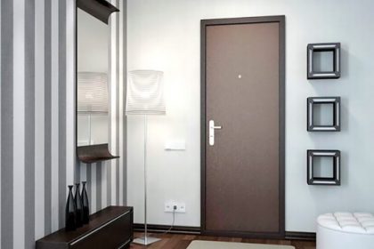 Металлическая дверь квартиры